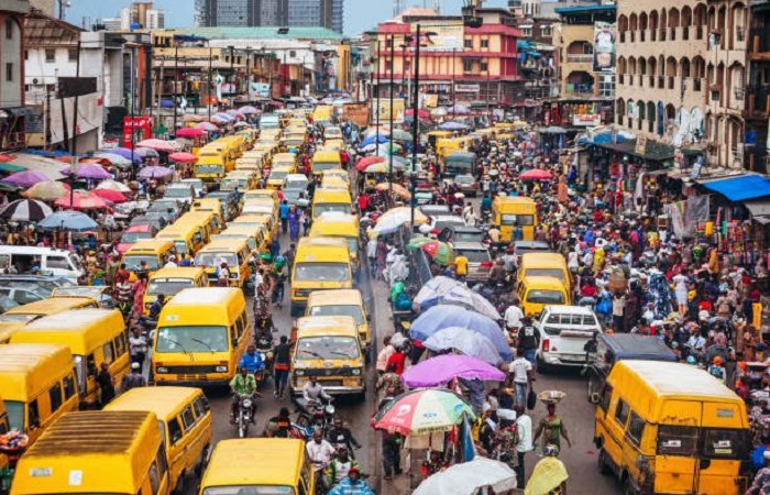 نيجيريا.. بين محفزات التنمية ومعوقاتها
