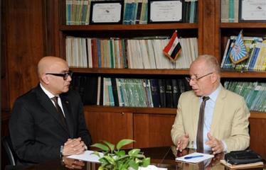حلمى النمنم وزير الثقافة الأسبق: نحو مفهوم مصرى وطنى للديمقراطية وحقوق الإنسان فى ظل الديناميكيات المعقدة الحاكمة لعلاقة الثقافة بالأمن القومى والديمقراطية