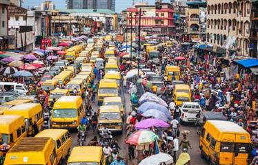 نيجيريا.. بين محفزات التنمية ومعوقاتها